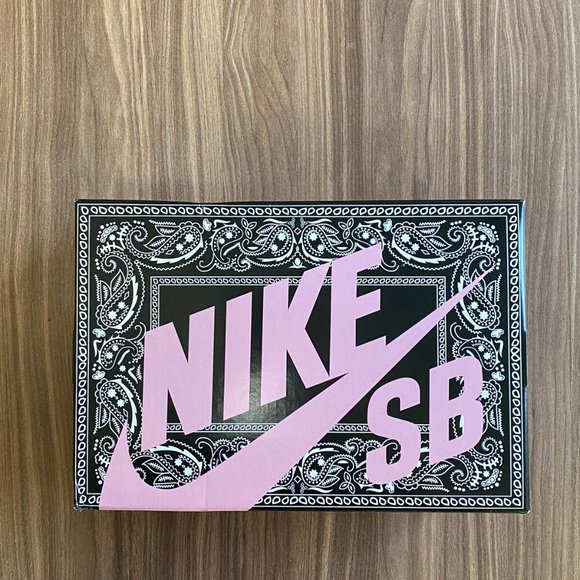 Nike × Travis Scott - Picture 11 of 13